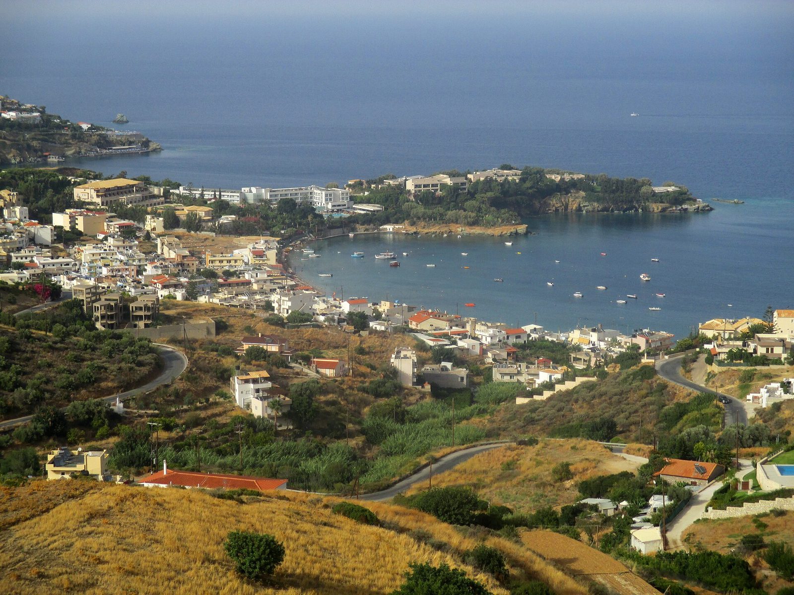 Agia Pelagias skyddade vik med klart vatten nära Heraklion